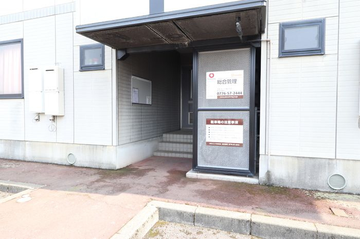 エヴァグリーン丸山　A棟のエントランス
