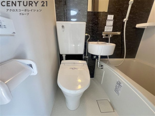 浴室内にトイレがあります☆