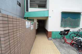 向川原土井マンションのエントランス