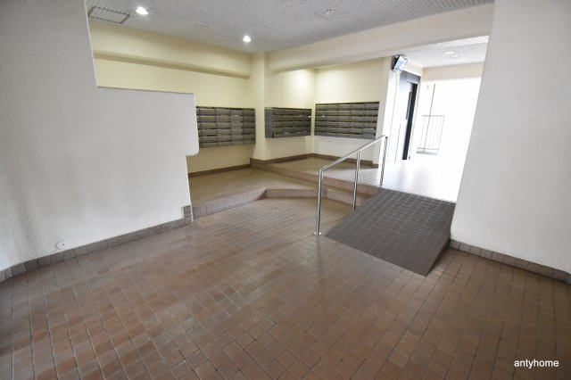日商岩井中津マンション　仲介手数料無料のロビー