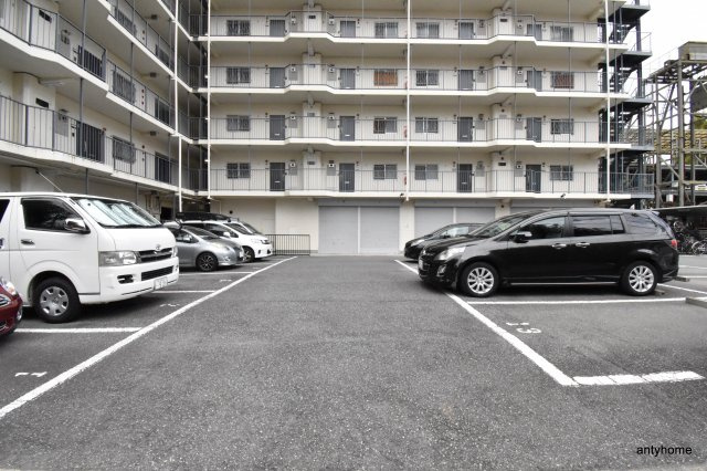 日商岩井中津マンション　仲介手数料無料の駐車場