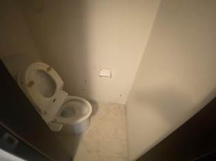 温水洗浄便座付きのトイレです♪