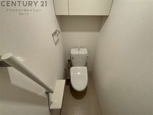 温水洗浄便座付きのトイレです♪