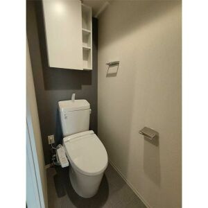 温水洗浄便座付きのトイレです♪