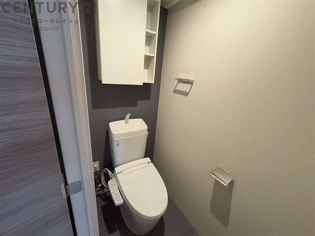 温水洗浄便座付きのトイレです♪