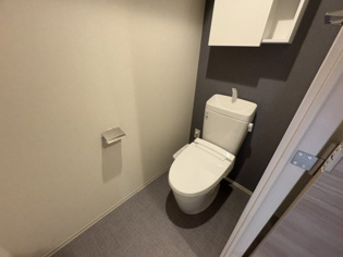温水洗浄便座機能付きのトイレです♪