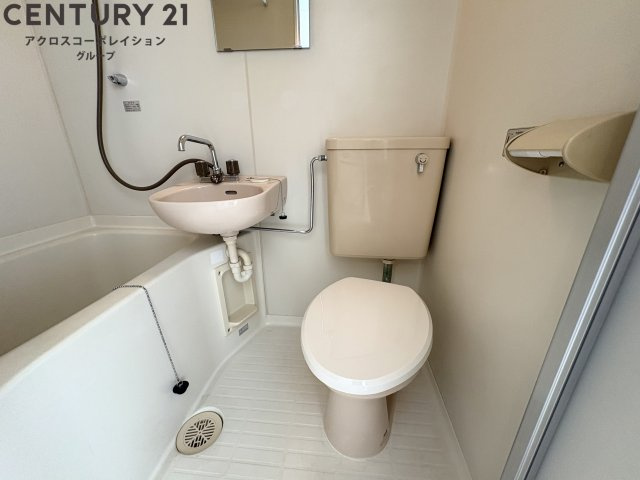 浴室内にトイレがあります！