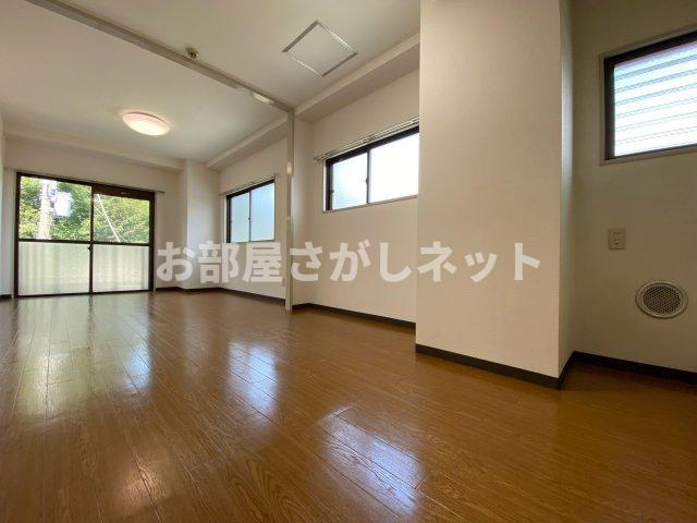 メープルメゾン【おとり物件なし】#学生・社会人にオススメ！初期費用分割払いOK！の居間・リビング