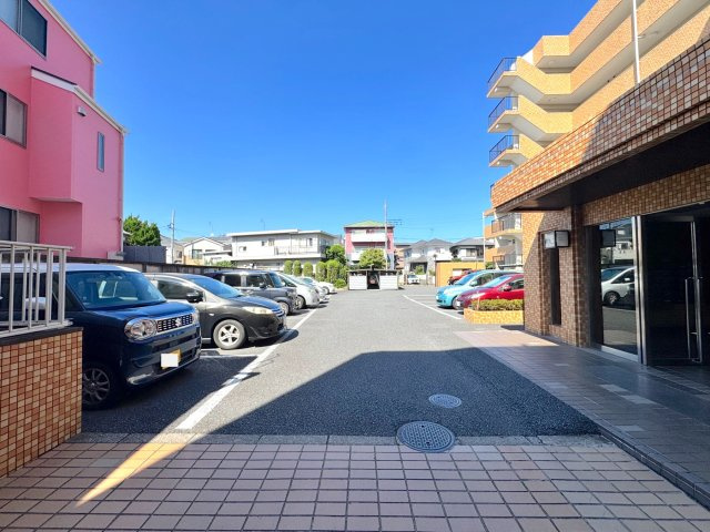 武蔵浦和第２ローヤルコーポの駐車場