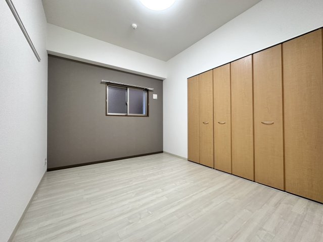 【寝室】エルイソベ三宮