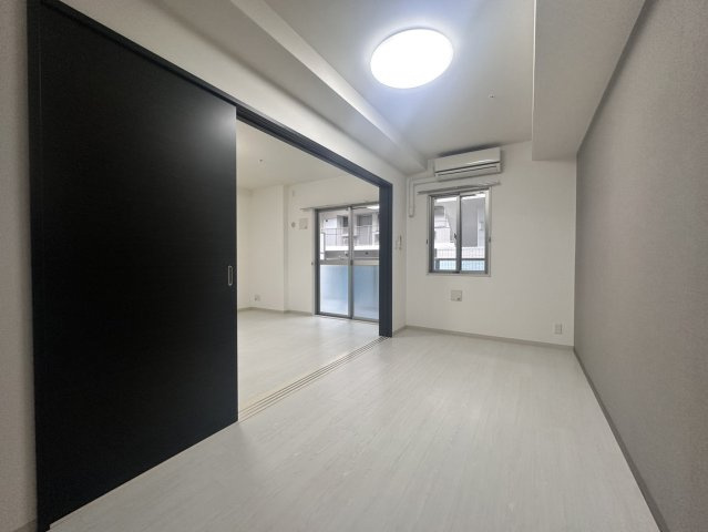 【寝室】エルイソベ三宮