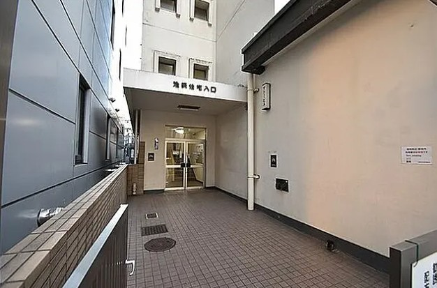 サトミビル池袋住宅のエントランス
