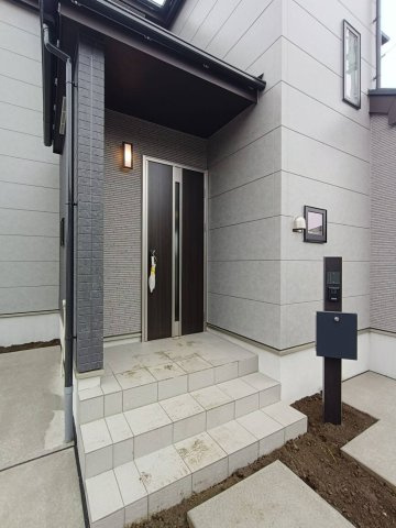 三郷市　高州1丁目　新築戸建　全2棟の玄関|施工例です