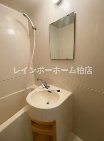 ＼＼【LINE連絡可】接客・申込・契約すべてオンライン完結可／／の洗面所|明るい洗面所です