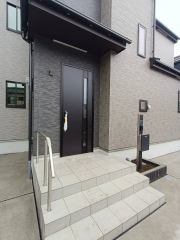 三郷市　高州1丁目　新築戸建　全2棟の玄関|施工例です