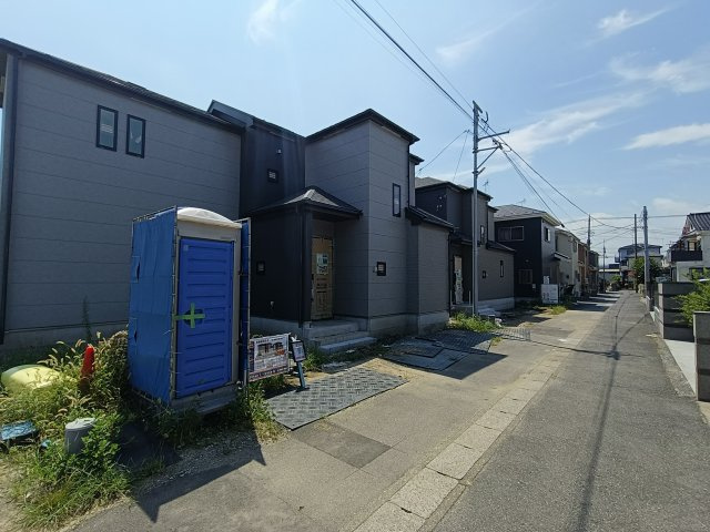 三郷市　高州1丁目　新築戸建　全2棟の前面道路含む現地写真|前面道路含む現地写真です