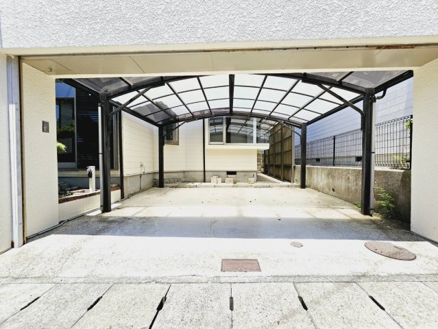 多井畑東町戸建の駐車場