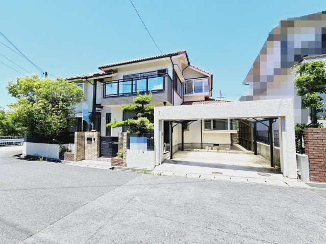 多井畑東町戸建の外観|■土地196.73㎡／坪約59坪■建物146.43㎡／坪約44坪■角地