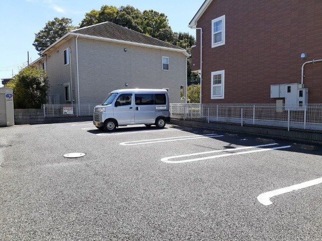 フローリッシュの駐車場