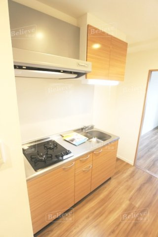 Aletta合川町のキッチン|2口コンロ付のシステムキッチンです♪