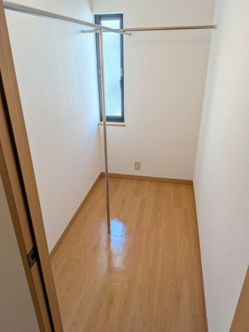【収納】 | テラス夏見台 | お洋服もたくさんしまえます