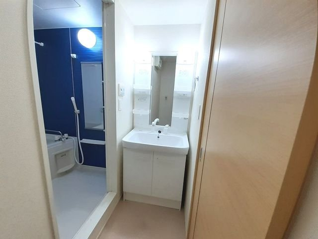 エスペランサＡの洗面所|明るい洗面所です