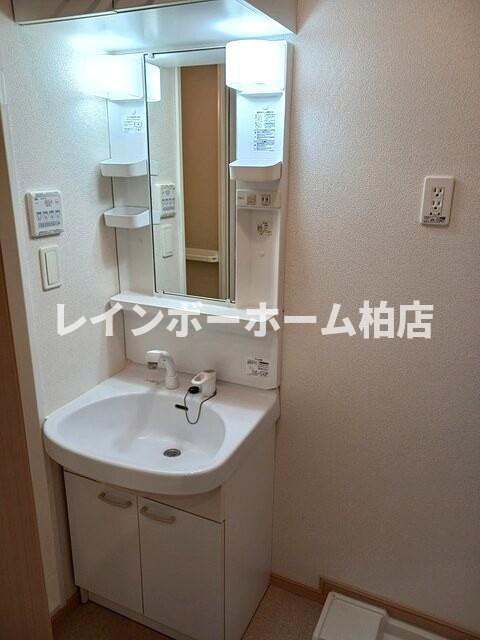 【仲介手数料：50％OFF】対象物件！の洗面所|ゆったりとスペースのある洗面所
