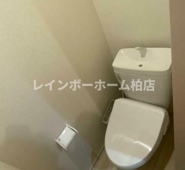 特典：仲介手数料が無料です!!のトイレ|別部屋。参考写真。