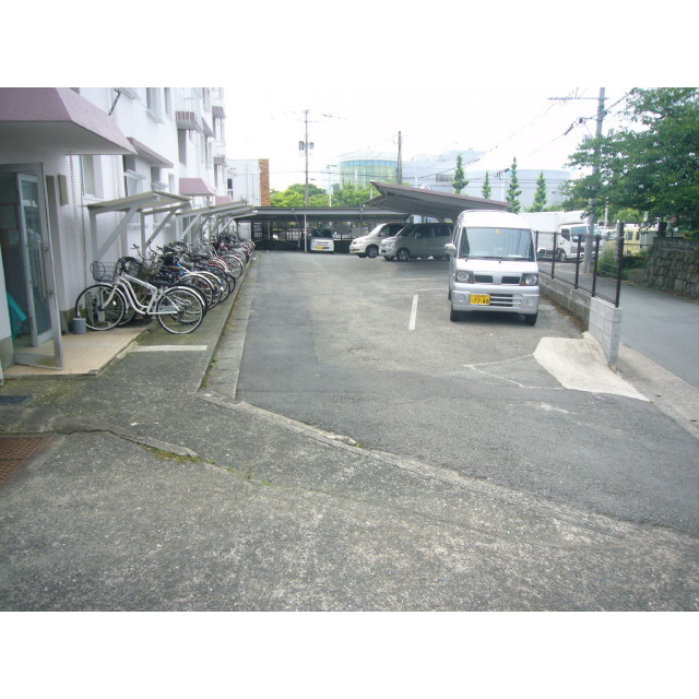 石井ビルの駐車場|駐車場に車を止められます