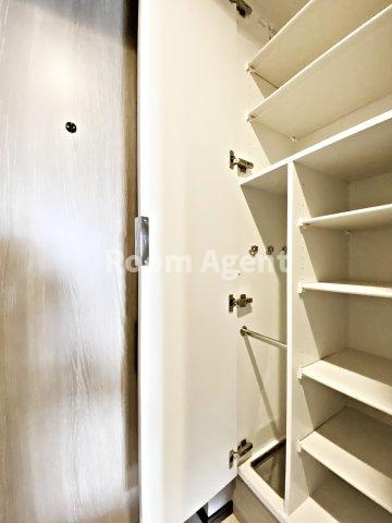 メイクスアート新栄Ⅲの玄関