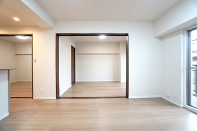 【キッチン】 | 【上質リノベ】パルハイツ東雲 | ※写真は同一マンション内の別住戸の施工例です。本住戸も同様の仕様・レイアウトで施工予定ですが、色味等は異なる場合があります。完成イメージとしてご覧ください。