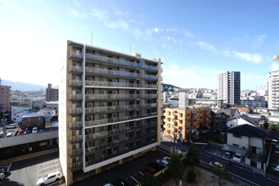 【展望】 | 【上質リノベ】パルハイツ東雲 | ※写真は同一マンション内の別住戸の施工例です。本住戸も同様の仕様・レイアウトで施工予定ですが、色味等は異なる場合があります。完成イメージとしてご覧ください。