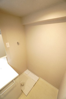 【独立洗面台】 | 【上質リノベ】パルハイツ東雲 | 【パウダールーム】
※写真は同一マンション内の別住戸の施工例です。本住戸も同様の仕様・レイアウトで施工予定ですが、色味等は異なる場合があります。完成イメージとしてご覧ください。