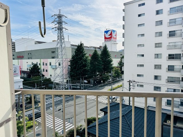 八王子はざま住宅の展望|～陽当たりの良いバルコニー　イトーヨーカドーが徒歩圏内です～