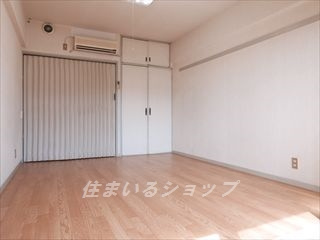 岩岡ビルの寝室|床はクッションフロアです
