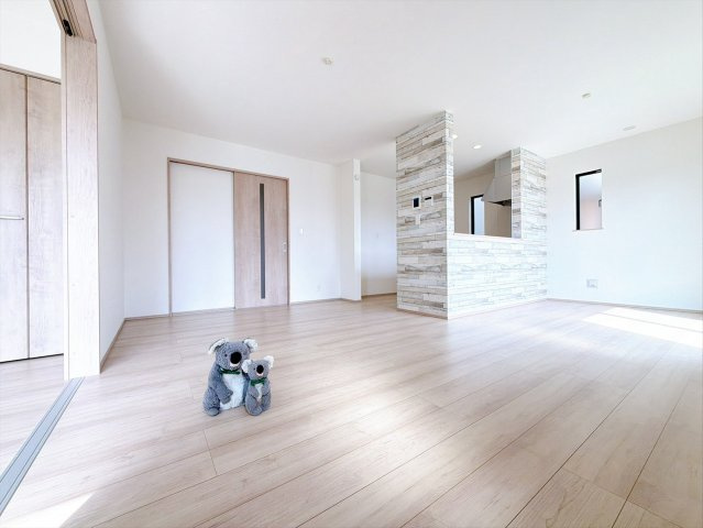 【居間・リビング】 | 高崎市双葉町　新築住宅 | 窓を開けるとスッーと爽やかな風を感じるリビング。家族の笑顔が集まる幸せな空間。