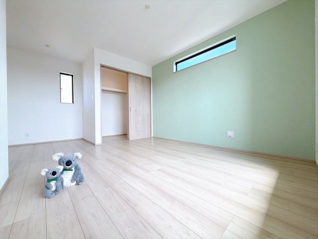 【洋室】 | 高崎市双葉町　新築住宅 | 収納横のスペースはドレッサーや机を置いても◎
天井には照明も取り付け可能♪自分だけのお気に入りのスペースにもできます♪