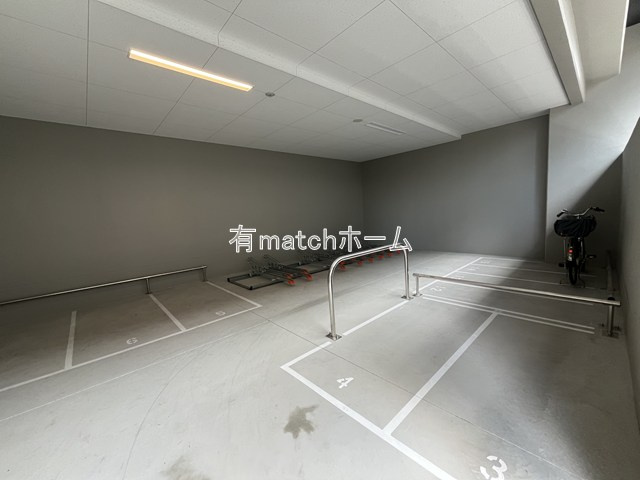 エスリード大阪イーストエッジの駐車場