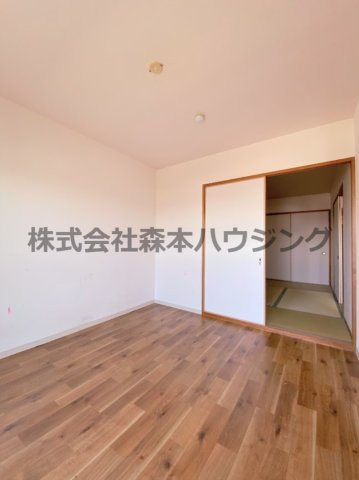 【洋室】 | 　プラウクリエイト | 落ち着いた色調の洋室です