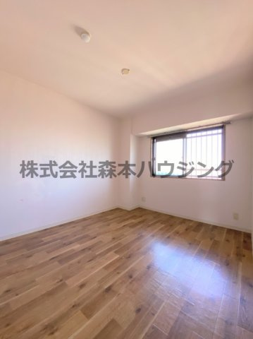 【洋室】 | 　プラウクリエイト | 明るい洋室です