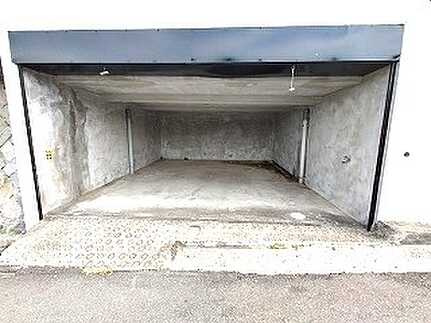 広島市安佐南区山本５丁目の中古一戸建の駐車場