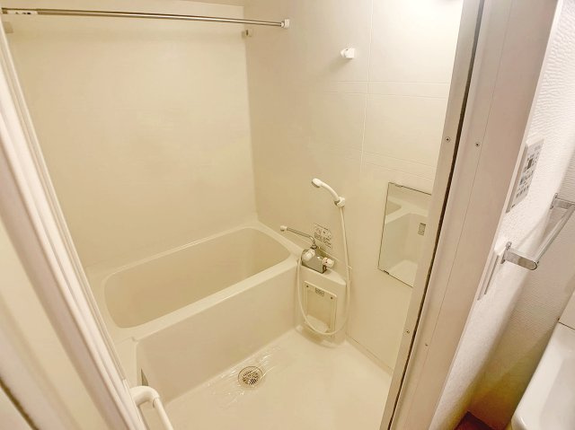 【浴室】 | エンゼルハイム東町 | ※この写真は同物件の同型タイプの別のお部屋のお写真です。現状優先