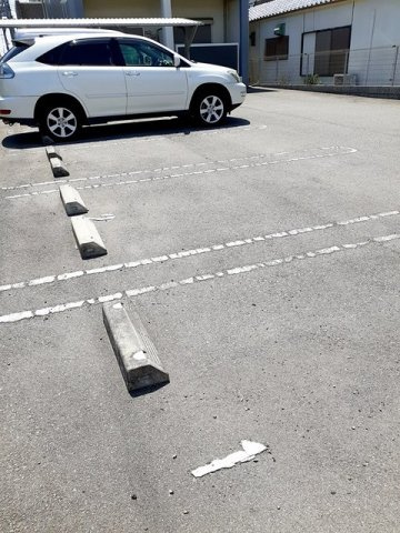 グラン　ブルの駐車場|カースペースがあります