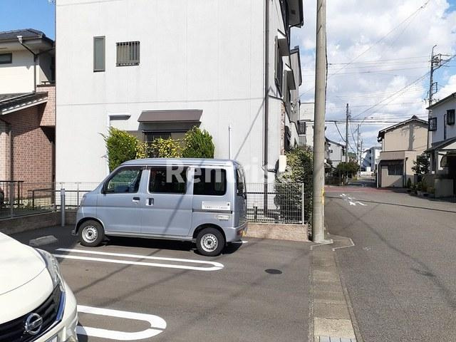 稲沢市駅前２丁目のアパートの駐車場