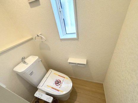 向洋新町2丁目のトイレ|2階にもトイレを設置。忙しい朝や夜でも便利で、家族みんなが快適に過ごせます。