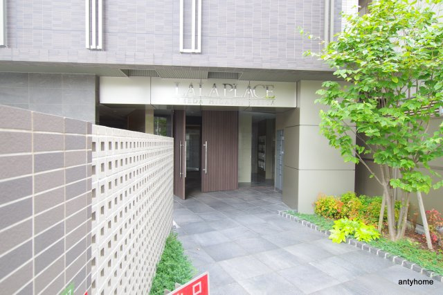 ララプレイス梅田東シエスタ　仲介手数料無料のエントランス