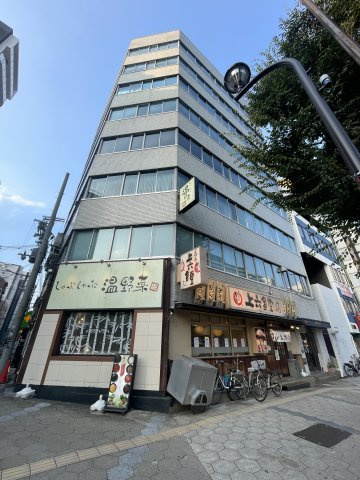 上六ビルの外観