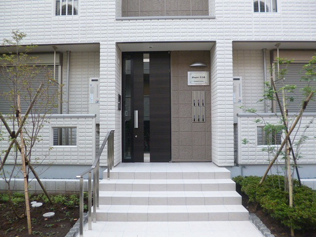 Ｃｏｍｆｏｒｔ十二社のロビー|☆オートロック付のエントランス☆