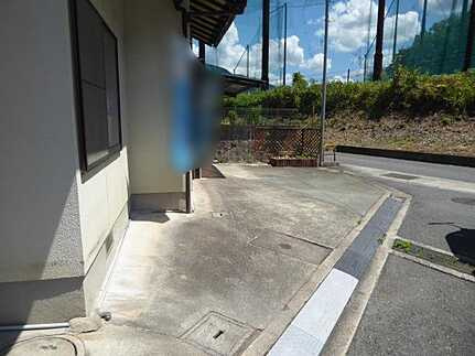 広島市安佐北区深川１丁目の中古一戸建の駐車場