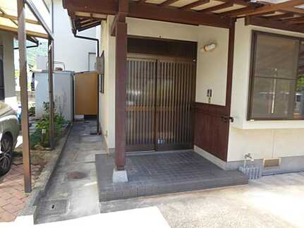 広島市安佐北区深川１丁目の中古一戸建の玄関